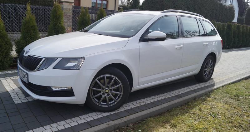 Skoda Octavia cena 44500 przebieg: 172880, rok produkcji 2019 z Sosnowiec małe 781